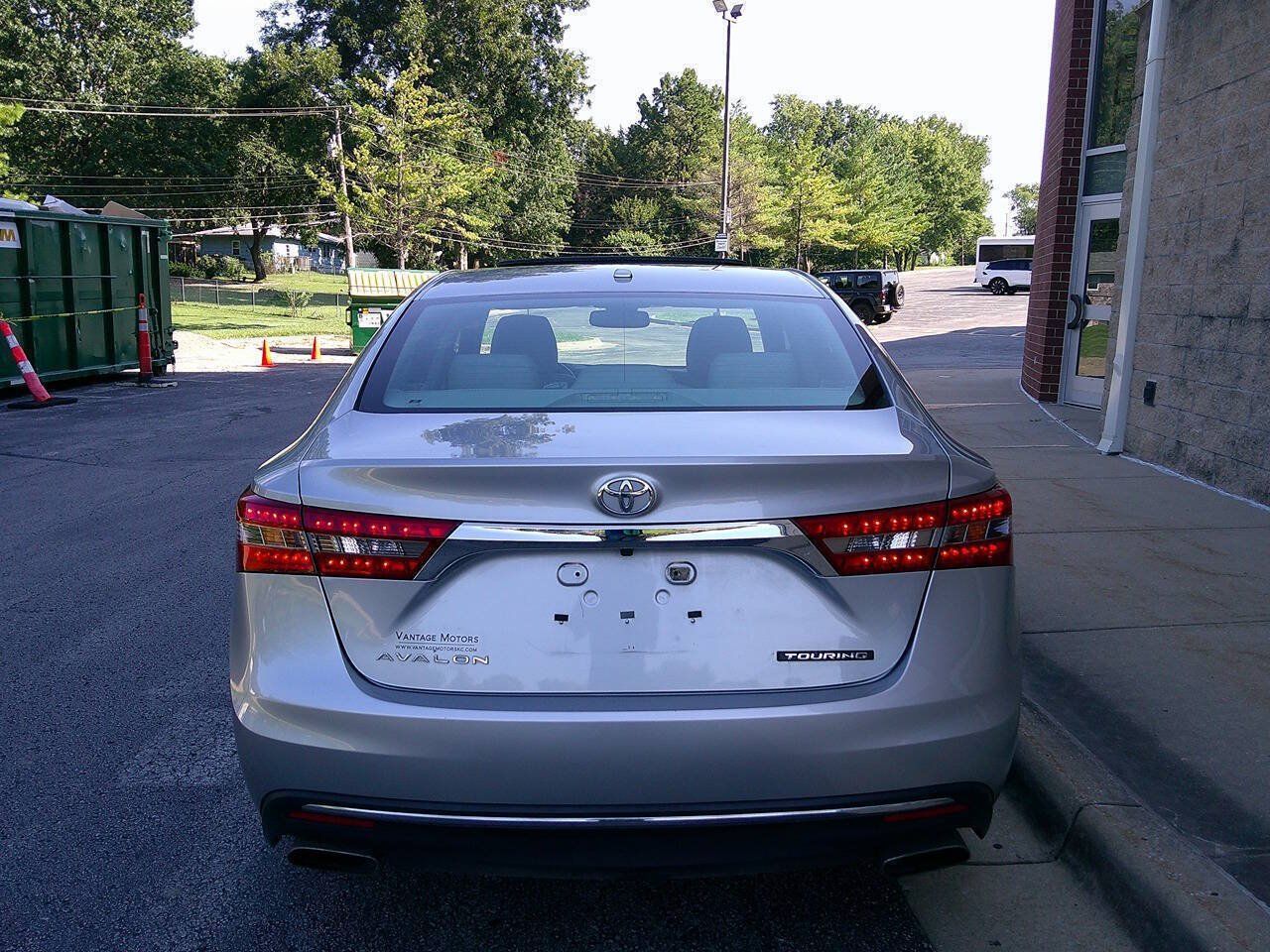 Used 2018 Toyota Avalon Touring w/ Protection Package FWD image 5