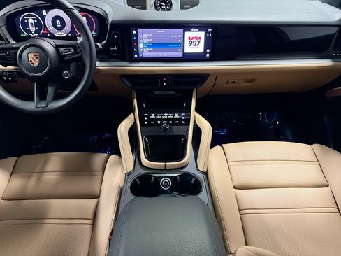 Used 2025 Porsche Cayenne Coupe image 20