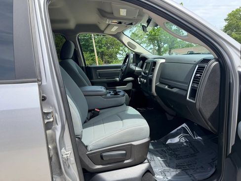 Used 2019 RAM 1500 Classic SLT AWD/4WD image 47