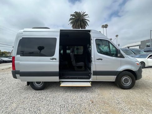 Used 2019 Mercedes-Benz Sprinter 2500 image 7