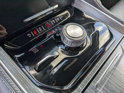 Used 2024 Jeep Wagoneer L Series II w/ Flexible Seating Group image 27