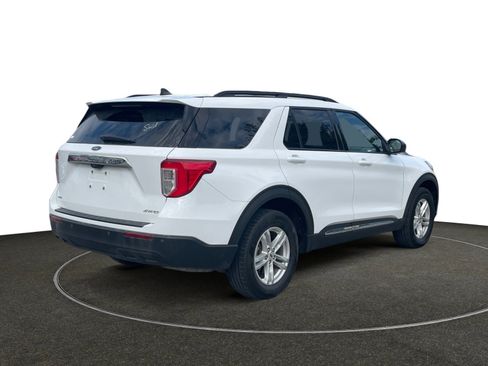 Used 2023 Ford Explorer XLT image 6