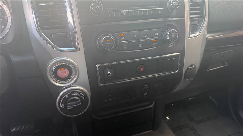 Used 2017 Nissan Titan SV AWD/4WD image 32