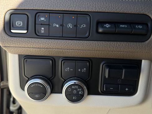 Used 2021 GMC Yukon Denali w/ Denali Ultimate Package image 24