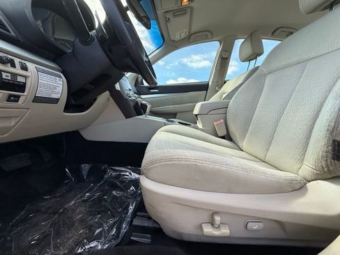 Used 2011 Subaru Legacy 2.5i Premium w/ All-Weather Pkg AWD/4WD image 9