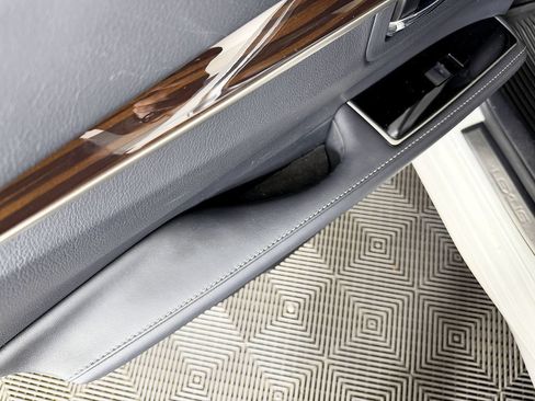Used 2016 Lexus ES 350 w/ Luxury Package w/Wood Trim FWD image 38