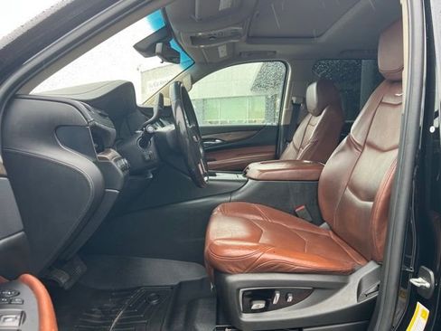Used 2018 Cadillac Escalade Luxury image 17