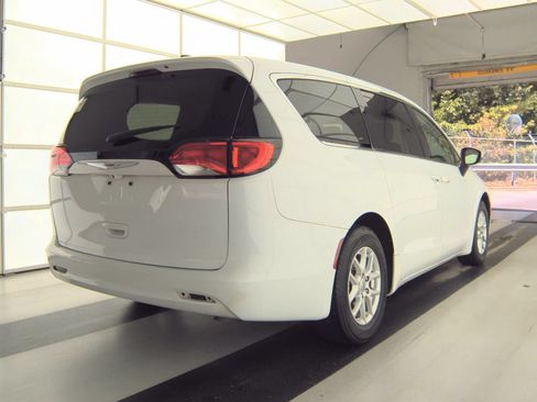 Used 2022 Chrysler Voyager LX FWD image 7