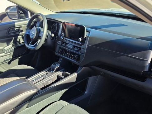 Used 2023 Nissan Pathfinder S image 8