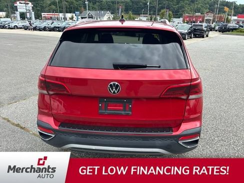 Used 2022 Volkswagen Taos SE w/ Panoramic Sunroof Package FWD image 4