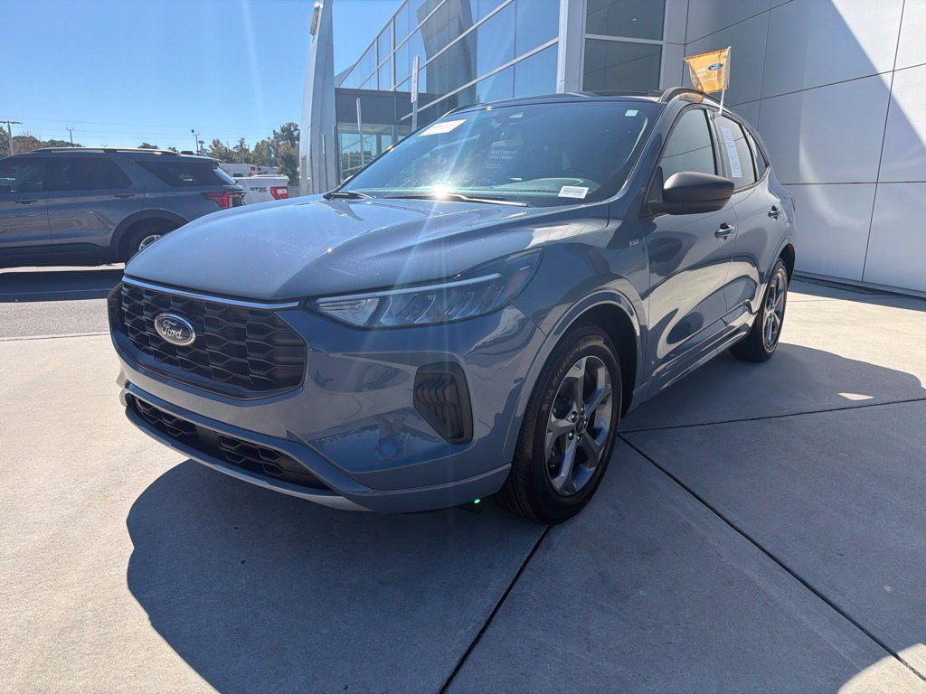 Used 2024 Ford Escape ST-Line w/ Tech Pack #1 FWD image 4