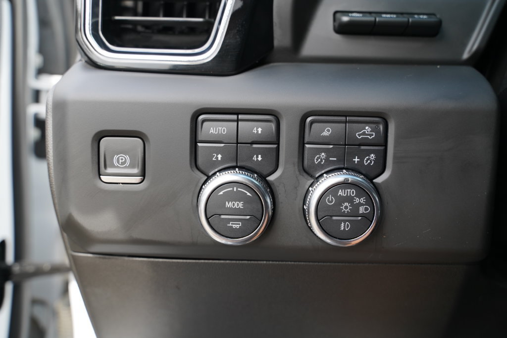 Used 2024 GMC Sierra 2500 Denali w/ Denali Reserve Package AWD/4WD image 18