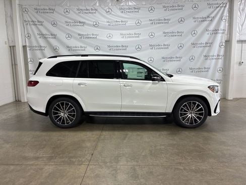 New 2026 Mercedes-Benz GLS 580 4MATIC image 3