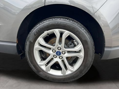 Used 2018 Ford Edge Titanium w/ Equipment Group 301A AWD/4WD image 7