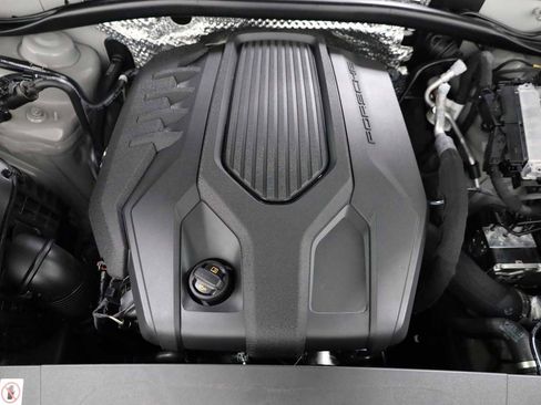 Certified 2025 Porsche Macan image 42