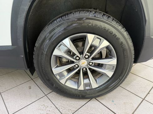 Used 2025 Chevrolet Equinox LT FWD image 13