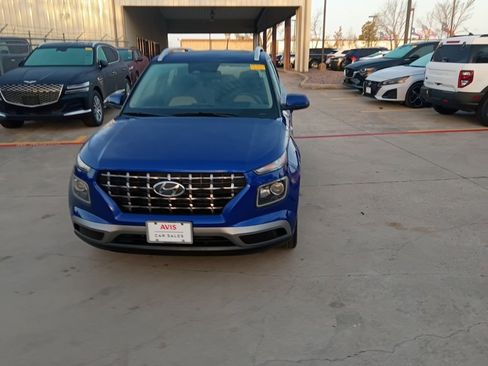 Used 2025 Hyundai Venue SEL image 5