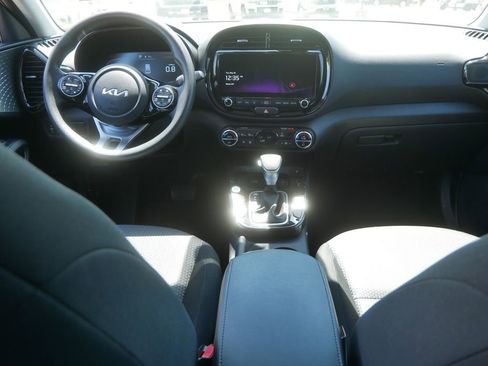 Used 2023 Kia Soul S FWD image 17