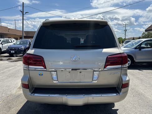 Used 2013 Lexus LX 570 4WD w/ Luxury Pkg image 7