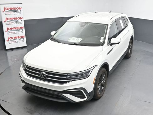 Used 2024 Volkswagen Tiguan SE AWD/4WD image 27