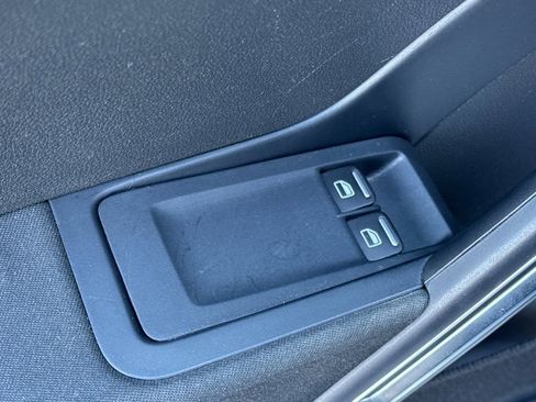 Used 2013 Volkswagen Beetle 2.0T image 11