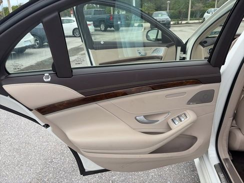 Used 2017 Mercedes-Benz S 550 Sedan image 11
