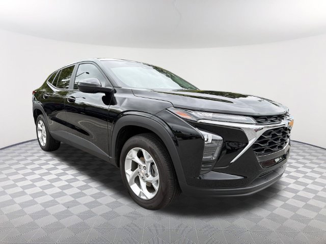 Used 2026 Chevrolet Trax LS w/ LS Convenience Package FWD image 3