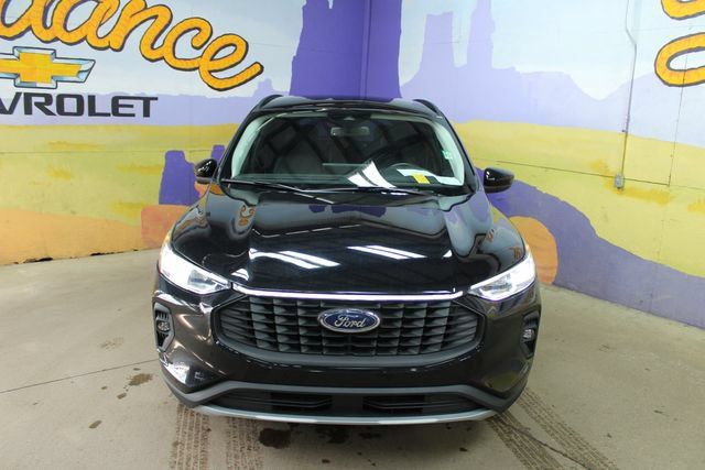 Used 2025 Ford Escape Platinum AWD/4WD image 6