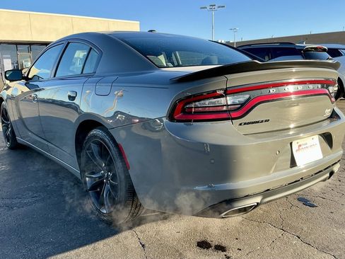Used 2017 Dodge Charger SE w/ Power Sunroof Group image 13