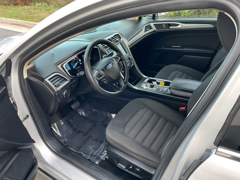 Used 2019 Ford Fusion SE image 10