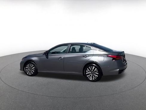 Used 2025 Nissan Altima 2.5 SV image 9