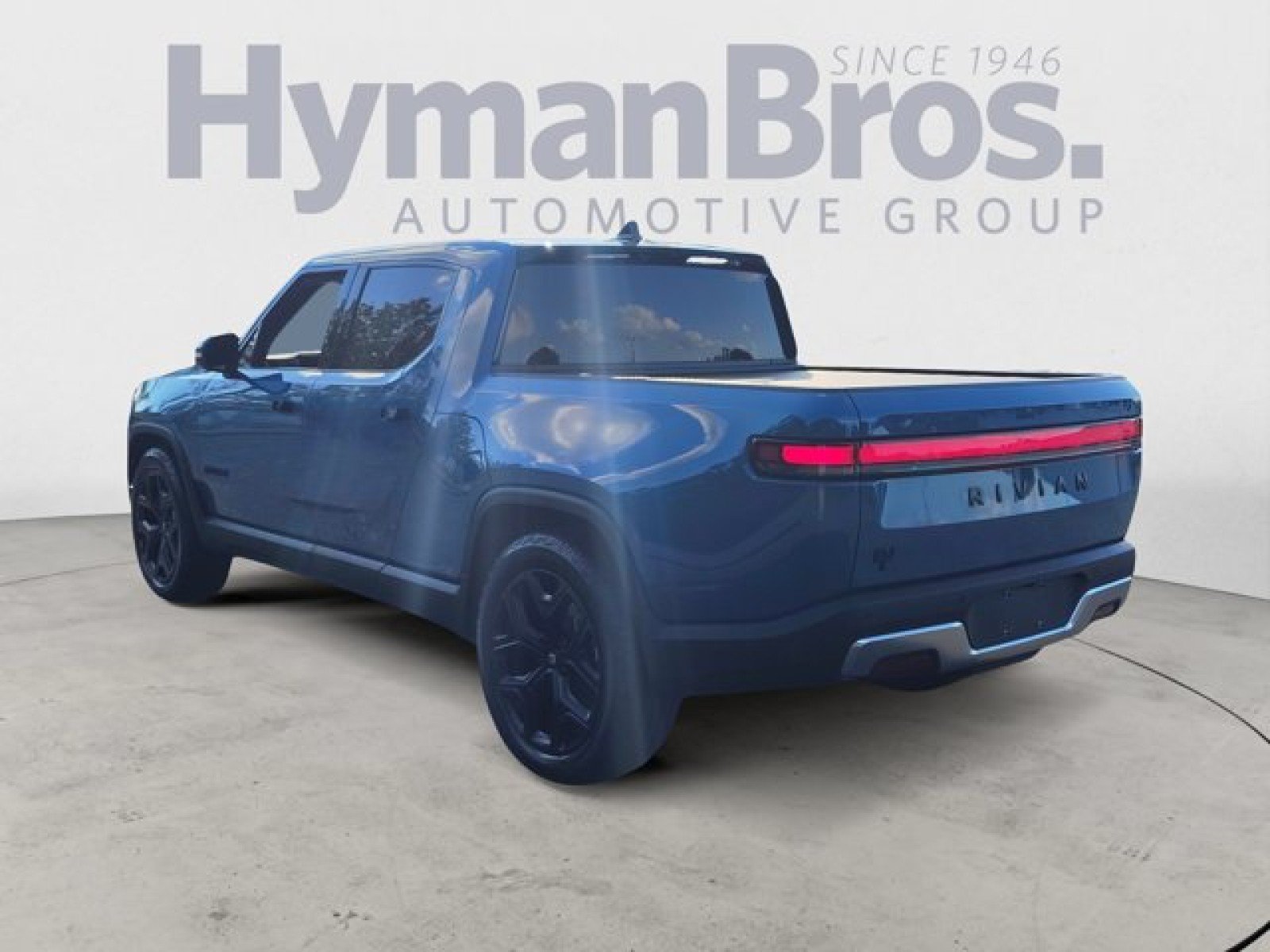 Used 2023 Rivian R1T Adventure Dual AWD/4WD image 5