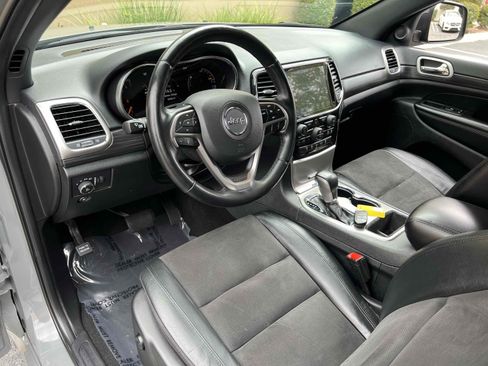 Used 2022 Jeep Grand Cherokee Laredo X RWD image 3