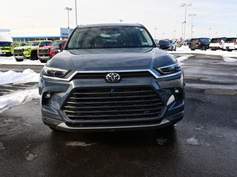 Used 2025 Toyota Grand Highlander AWD image 3