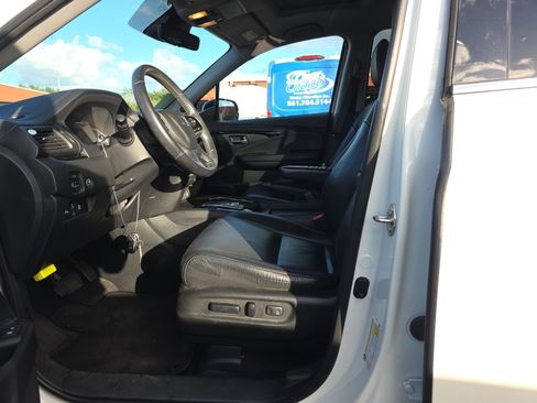 Used 2019 Honda Pilot Touring image 3