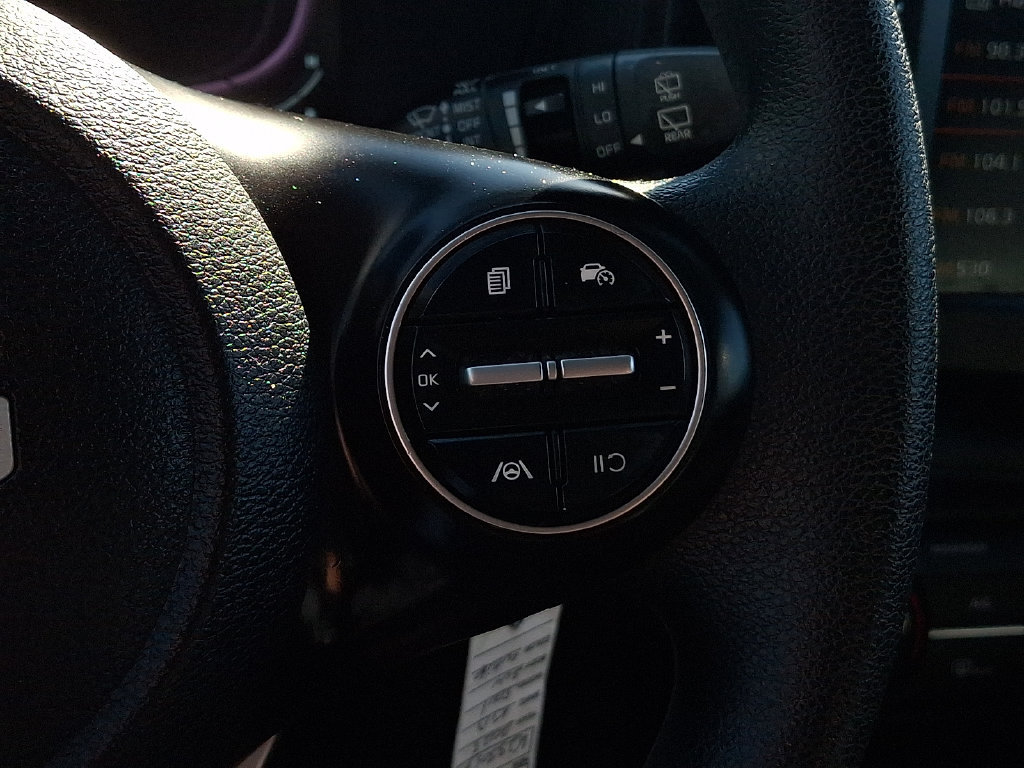 Used 2023 Kia Soul LX w/ LX Technology Package FWD image 22