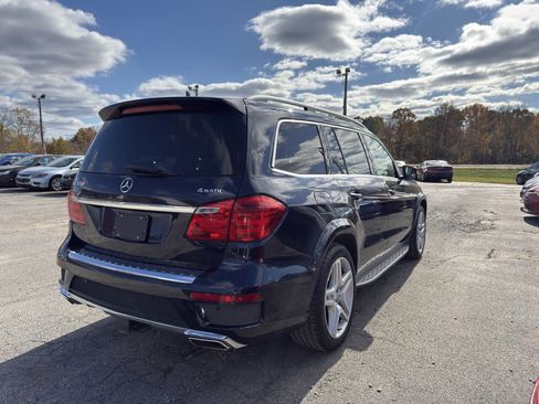 Used 2014 Mercedes-Benz GL 550 4MATIC w/ Driver Assistance Package image 7