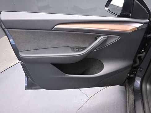 Used 2024 Tesla Model Y Long Range AWD/4WD image 16