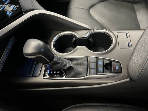 Used 2021 Toyota Camry XLE image 21