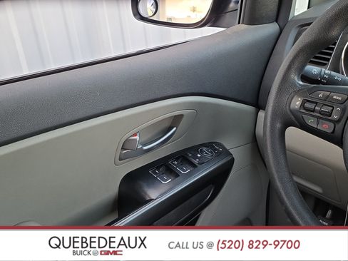 Used 2018 Kia Sedona LX image 21