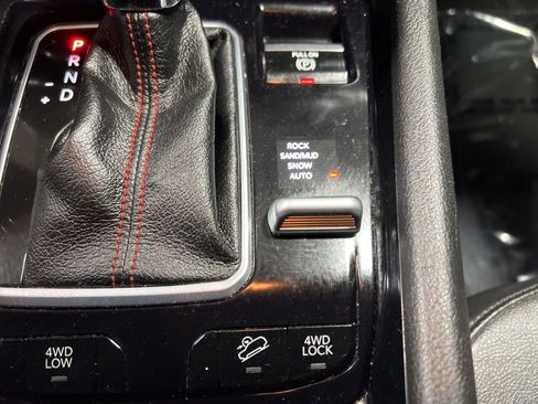 Used 2025 Jeep Compass Trailhawk image 32