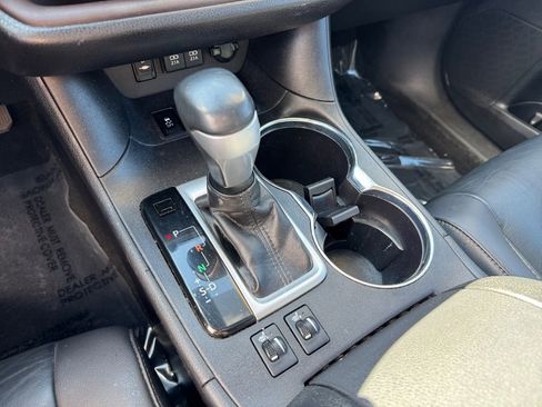 Certified 2019 Toyota Highlander XLE AWD/4WD image 24