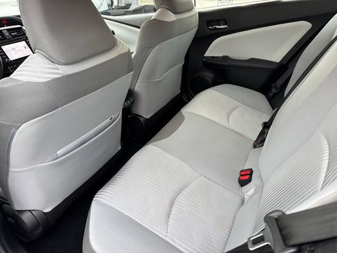 Used 2020 Toyota Prius Prime LE image 12