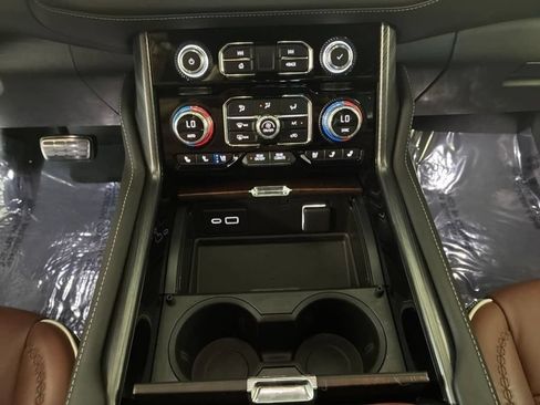 Used 2023 GMC Yukon Denali Ultimate AWD/4WD image 22