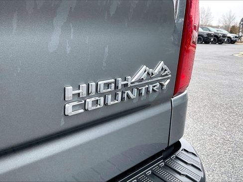 Used 2022 Chevrolet Silverado 1500 High Country w/ Technology Package image 7
