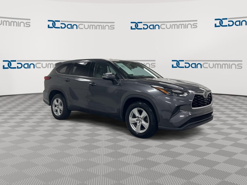 Used 2022 Toyota Highlander L FWD image 2