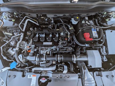 Used 2018 Honda Accord Sport image 9