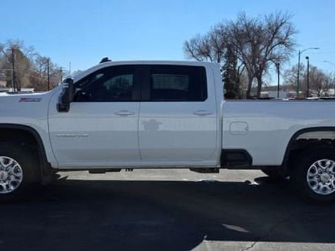 Used 2024 Chevrolet Silverado 3500 LT w/ Convenience Package AWD/4WD image 4
