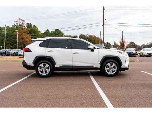Used 2019 Toyota RAV4 XLE image 4