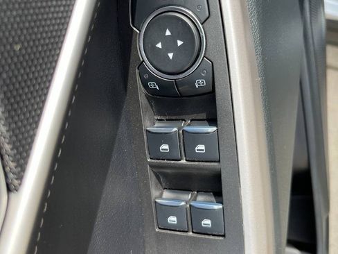 Used 2023 Ford Explorer XLT AWD/4WD image 25